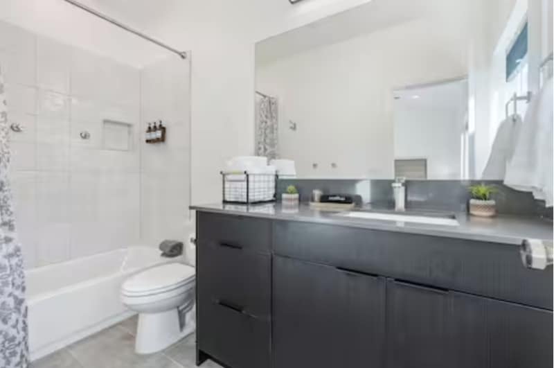 Building Photo - 772 W 300 N