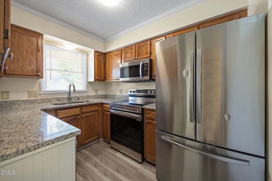 Building Photo - Room in Townhome on Oakland Hills Way