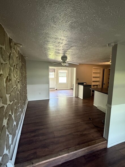 Building Photo - 1173 Rosewood Dr NE