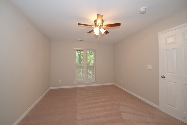 Building Photo - 225 Warm Springs Cir