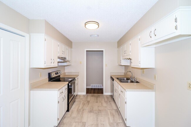 Building Photo - 5829 Lake Port Dr