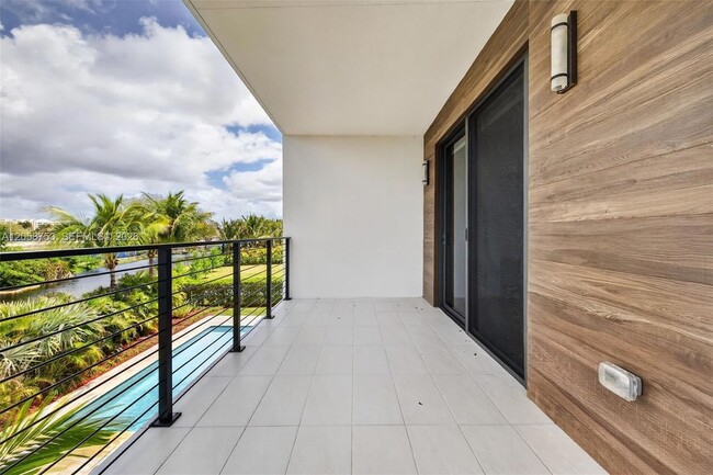 Building Photo - 16709 Botaniko Dr N