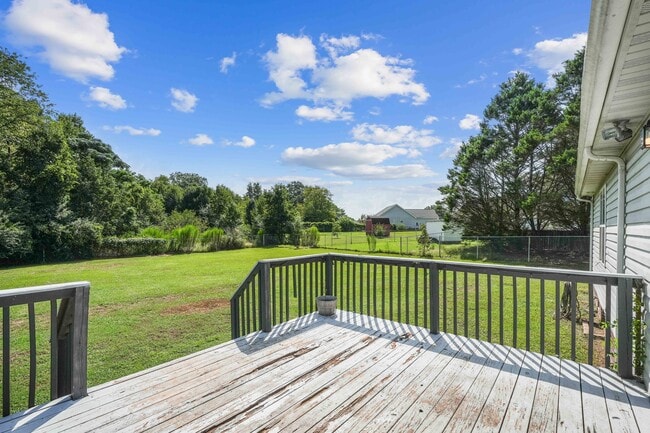 Building Photo - 202 Starcrest Dr