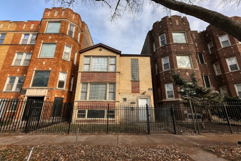 Building Photo - 7835 S Essex Ave
