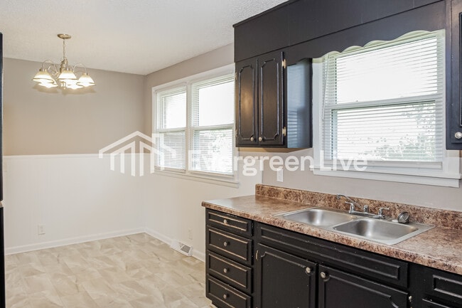 Building Photo - 3216 Teton Dr NW