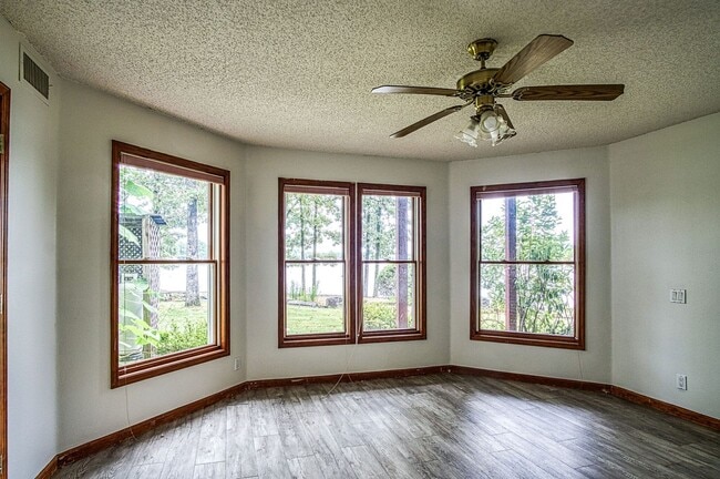 Building Photo - Lake Balboa | Home | Unfurnished