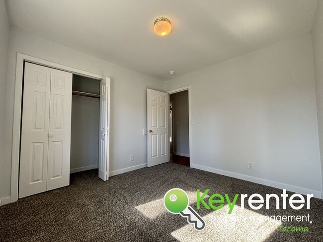 Building Photo - Stylishly Updated Lakewood Duplex Unit in ...