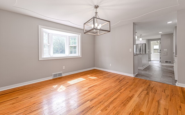Building Photo - 4236 Tanglewood Dr