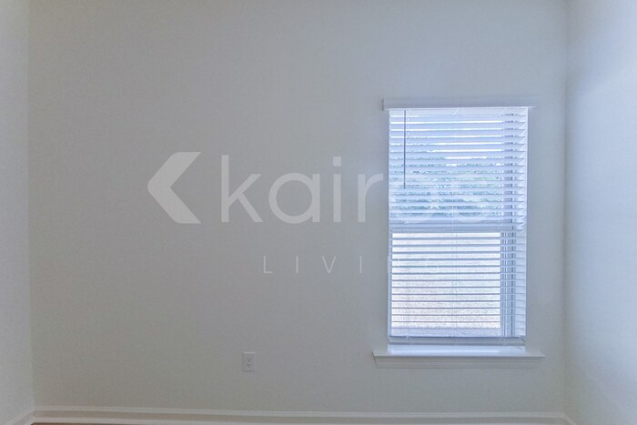 Building Photo - 204 Salvat Dr