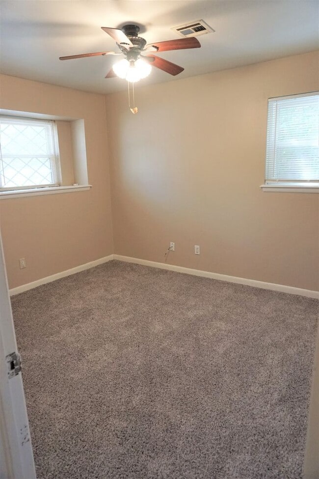 Building Photo - 1813 Hardy Dr