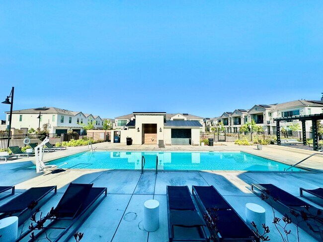 Building Photo - Newly Built Clovis 3/2