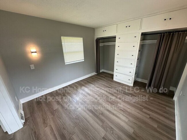 Building Photo - 7113 N Highland Ave