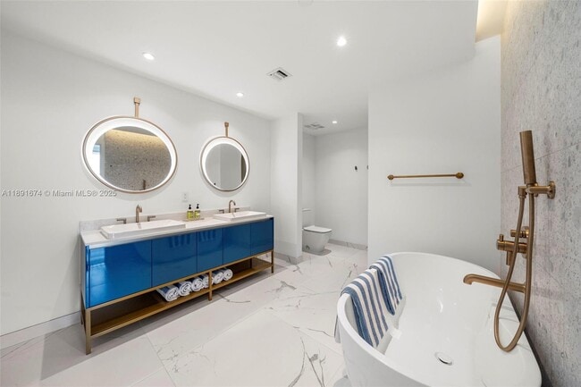 Building Photo - 2678 Tigertail Ave
