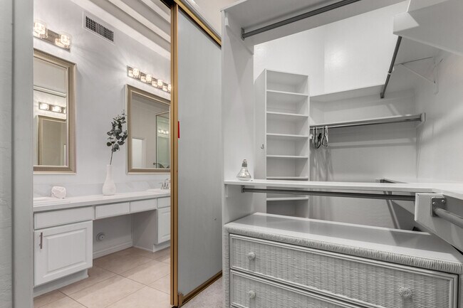 Building Photo - 6711 E Camelback Rd