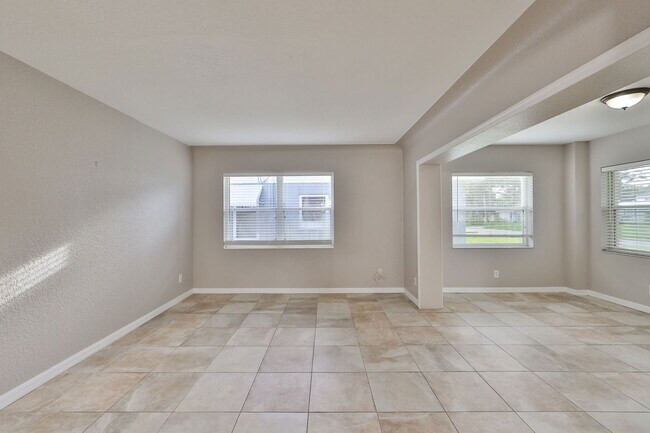 Building Photo - 619 40th Ave N