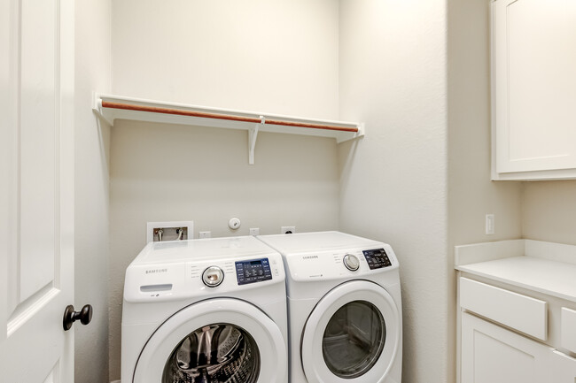 Building Photo - 2916 Zelma Dr