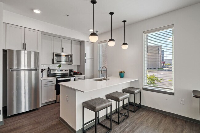 Building Photo - 6160 N Rural St