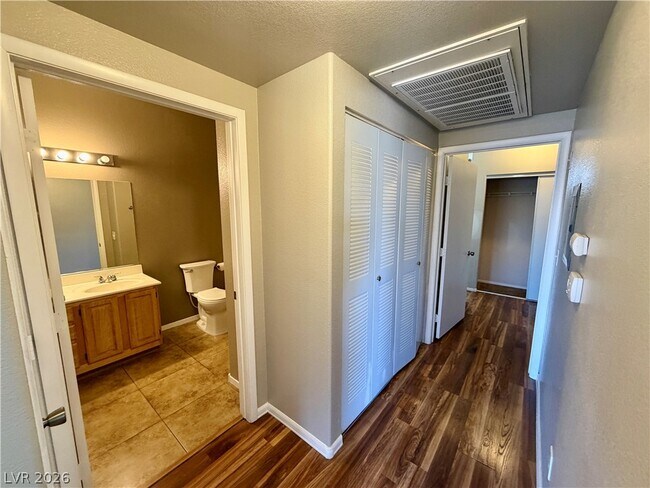 Building Photo - 5650 E Sahara Ave