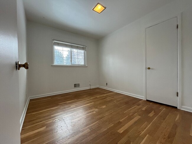 Building Photo - Charming 3-Bed Gem in the Heart of Boulder: Modern Upgrades, Fenced Yard, and Convenient Amenities!