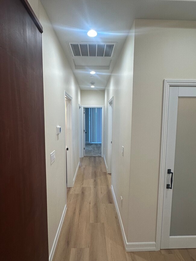 Building Photo - 12 Mast Ct