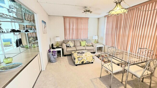 Building Photo - 575 Oaks Ln