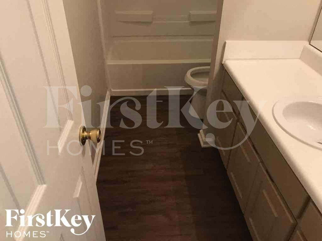 Building Photo - 338 Breeze Mdw