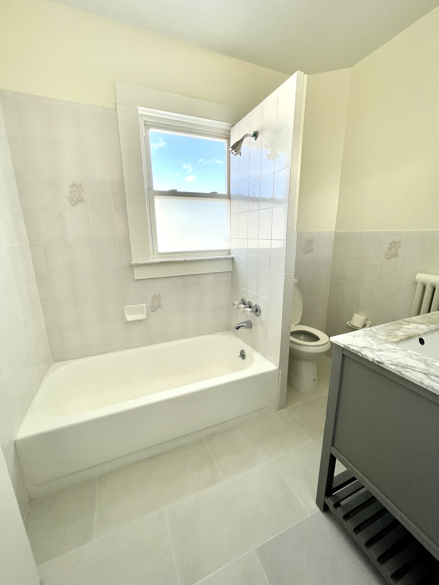 Tiled bathroom, marble vanity - 648 Valley Ave