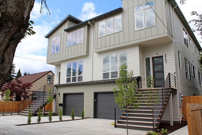 Building Photo - 4563-4563 N Borthwick Ave