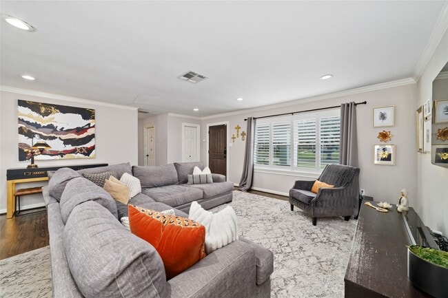 Building Photo - 10607 Chimney Rock Rd