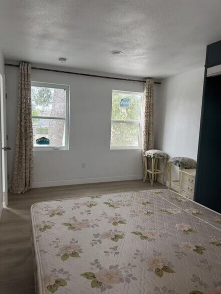 Building Photo - 301 W 1st St