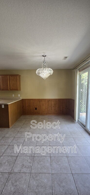 Building Photo - 4110 Three Oaks Dr