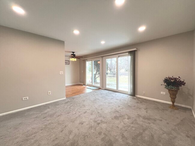 Building Photo - 652 Mallard Ct