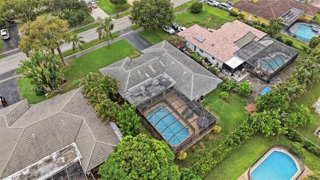 Building Photo - 821 Ramblewood Dr