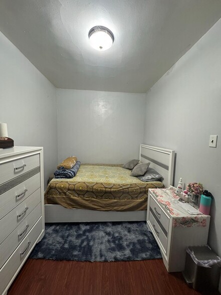 Building Photo - 82-84-84 Jasper St