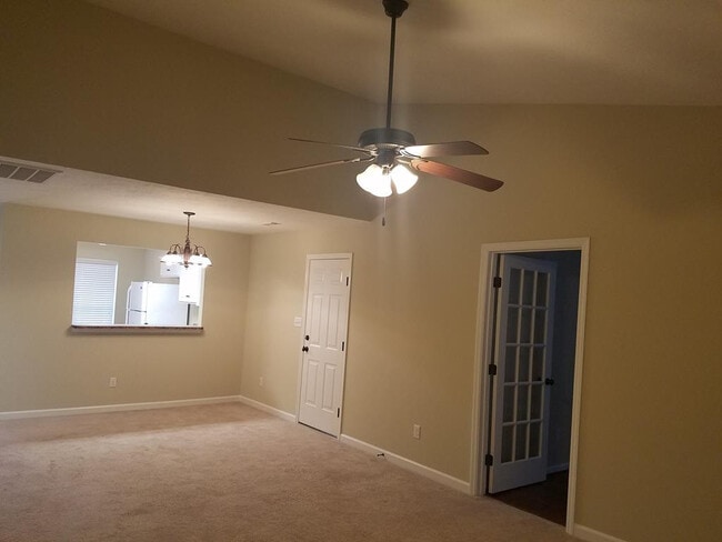 Building Photo - 423 Tarsel Ct