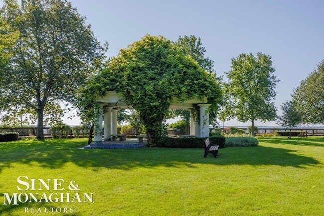 Building Photo - 744 Trombley Rd