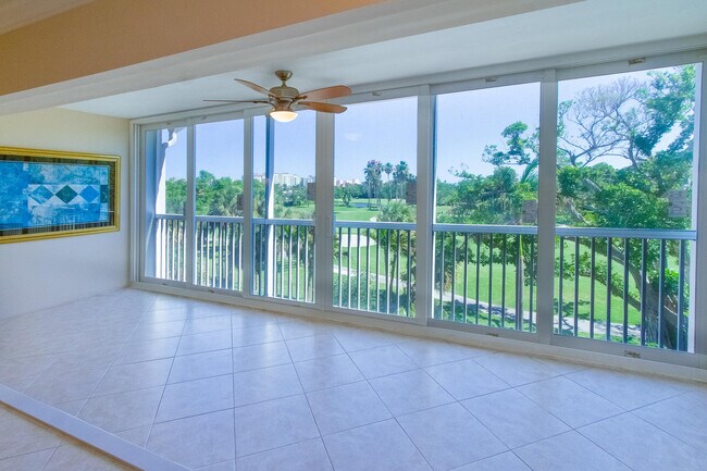 Building Photo - 300 E Royal Palm Rd