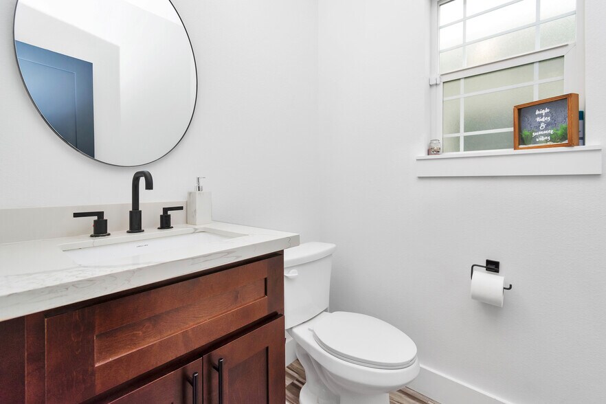 Downstairs bathroom - 4209 New Orleans St