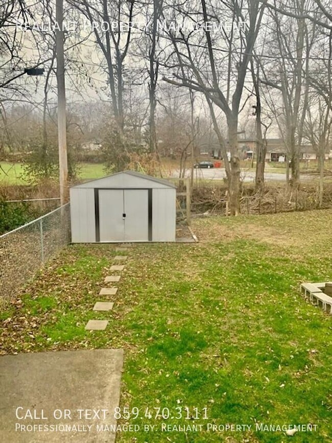 Building Photo - 215 Green St