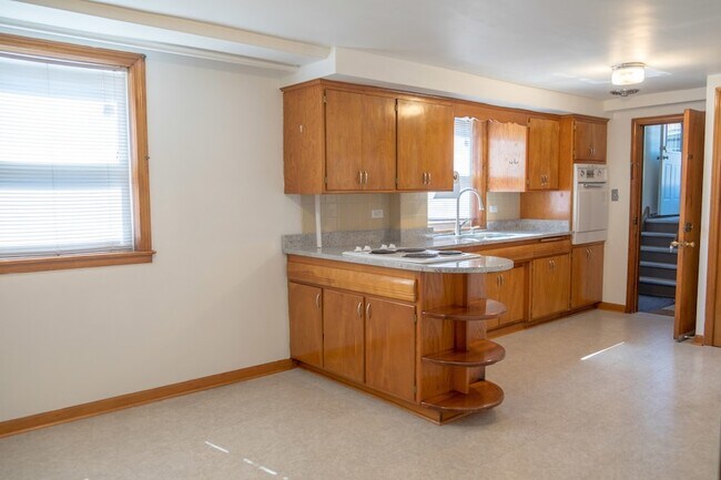 Building Photo - 5520 S Pulaski Rd