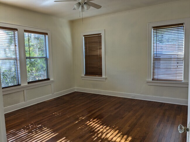 Bedroom 1 - 510 W Gramercy Pl