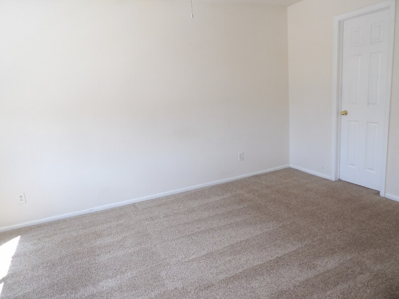 Building Photo - 4979 Butterfield Dr