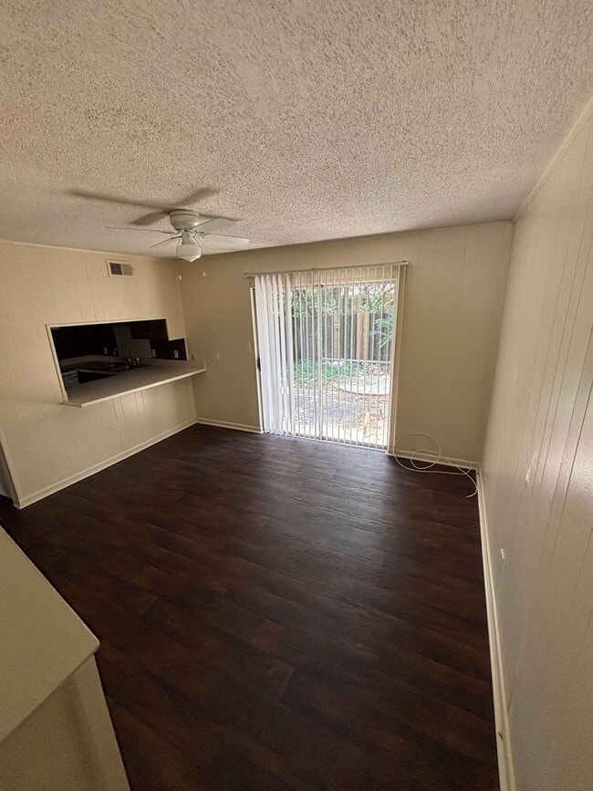 Building Photo - RG-139 Valencia Dr.