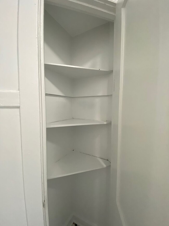 Building Photo - Lakeview 2BR! Near Brown Line & Whole Foods!