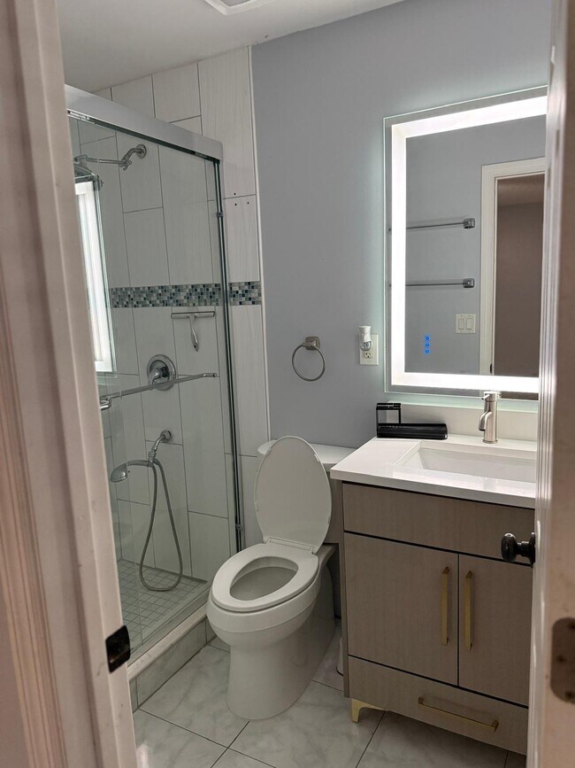 Building Photo - 1077 Fernlea Dr