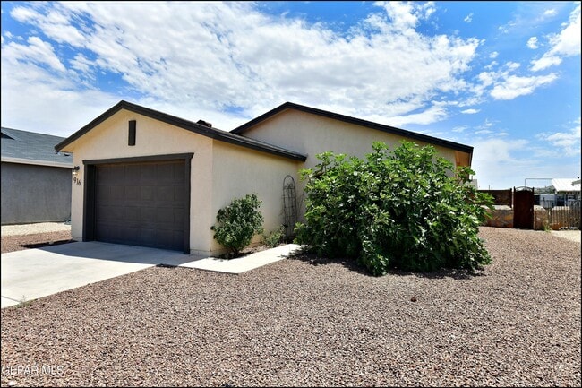 Building Photo - 916 Villa Seca Dr