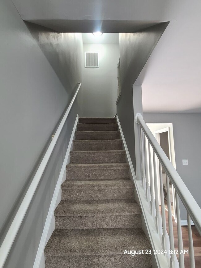 Building Photo - 3 Bedroom Townhouse For Rent in Waynesboro