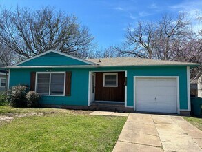 Building Photo - 3/1/1 Near Fairview Park in Sherman!