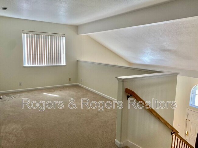 Building Photo - 213 Houghton St