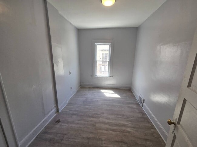 Building Photo - 4008 Ardmore Ave